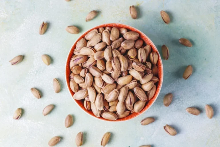 organic pistachios in a bowl blog image