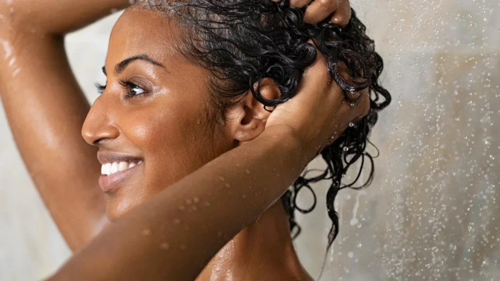 therunwaylooks wash day for coily hair cleanse image